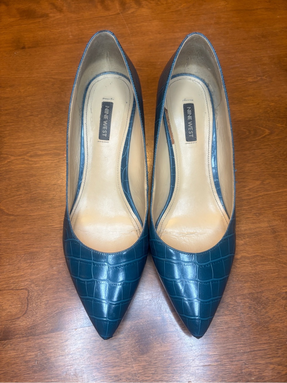 Nine West blue  Croc-Embossed Pointed Pumps